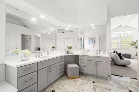 Bath - 693 Waltham St, Mountain View, CA 94040 photo 3 of 5