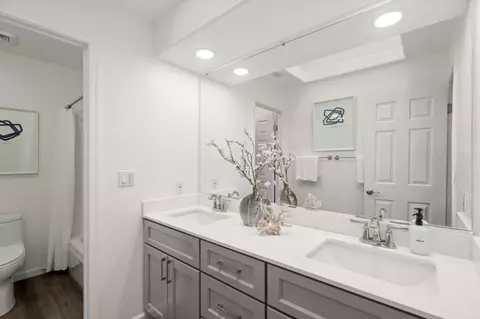 Bath - 693 Waltham St, Mountain View, CA 94040 photo 2 of 5