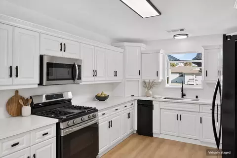 Kitchen - 407 E Richardson Way, Hanford, CA 93230 photo 1 of 7