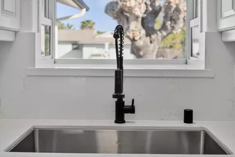 Kitchen - 407 E Richardson Way, Hanford, CA 93230 photo 5 of 7