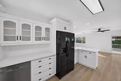 Kitchen - 407 E Richardson Way, Hanford, CA 93230 photo 4 of 7