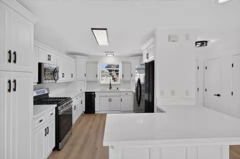 Kitchen - 407 E Richardson Way, Hanford, CA 93230 photo 2 of 7