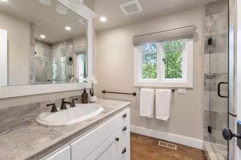 Bath - 331 5th Ave, Carmel, CA 93921 photo 4 of 4