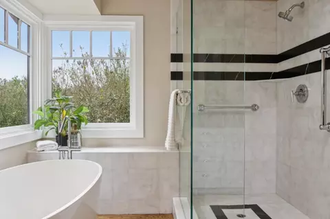 Bath - 331 5th Ave, Carmel, CA 93921 photo 2 of 4