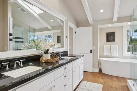 Bath - 331 5th Ave, Carmel, CA 93921 photo 1 of 4