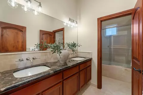 Bath - 1991 Lavender Way, Gilroy, CA 95020 photo 4 of 4