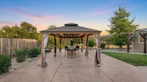 Exterior - 7050 Vintner Ct, Gilroy, CA 95020 photo 6 of 10