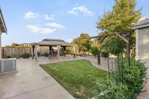 Exterior - 7050 Vintner Ct, Gilroy, CA 95020 photo 7 of 10