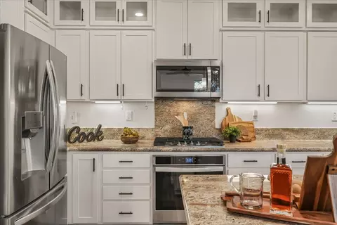 Kitchen - 7050 Vintner Ct, Gilroy, CA 95020 photo 3 of 3