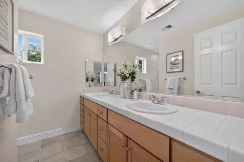Bath - 1911 Vida Ct, Mountain View, CA 94043 photo 2 of 3