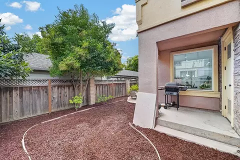 Exterior - 1911 Vida Ct, Mountain View, CA 94043 photo 5 of 9