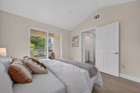 Bedroom - 1911 Vida Ct, Mountain View, CA 94043 photo 4 of 7