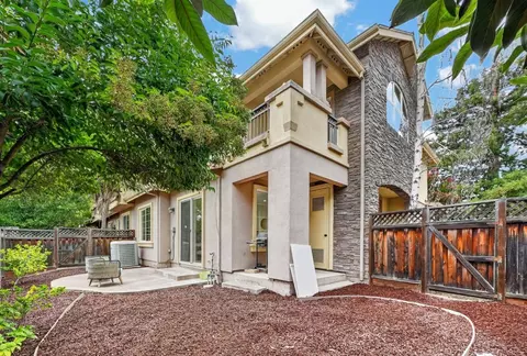 Exterior - 1911 Vida Ct, Mountain View, CA 94043 photo 4 of 9