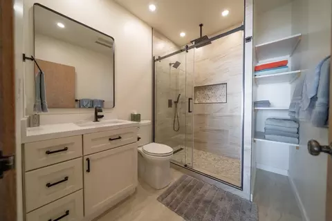 Bath - 98 Cormorant Way, Watsonville, CA 95076 photo 3 of 9