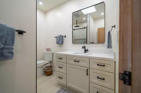 Bath - 98 Cormorant Way, Watsonville, CA 95076 photo 5 of 9