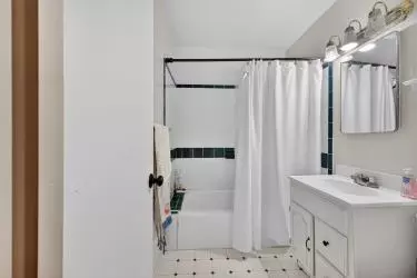 Bath - 2 Perez Cir, Salinas, CA 93906 photo 1 of 3