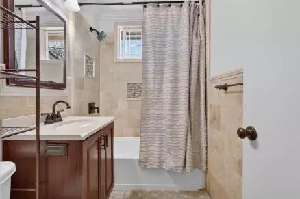 Bath - 2 Perez Cir, Salinas, CA 93906 photo 2 of 3