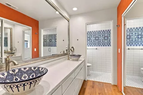 Bath - 1860 Cisco Ln, Santa Cruz, CA 95062 photo 3 of 5