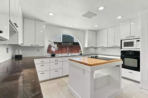 Kitchen - 1860 Cisco Ln, Santa Cruz, CA 95062 photo 1 of 3