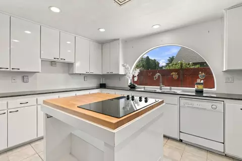 Kitchen - 1860 Cisco Ln, Santa Cruz, CA 95062 photo 3 of 3