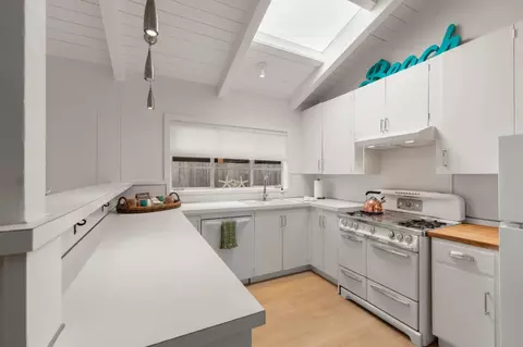 Kitchen - 415 37th Ave, Santa Cruz, CA 95062 photo 2 of 2