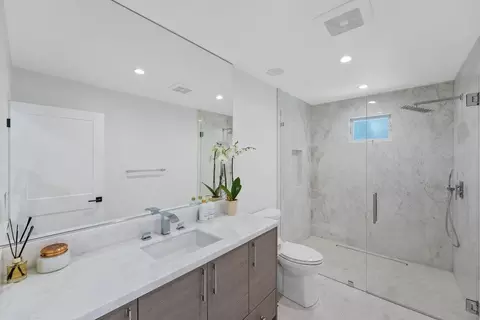 Bath - 25865 N Mesa Dr, Carmel, CA 93923 photo 2 of 3