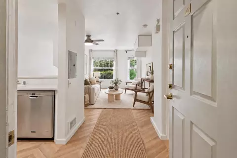 Entry Way - 555 10th St 102, Oakland, CA 94607 photo 3 of 5