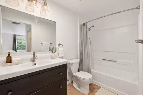 Bath - 555 10th St 102, Oakland, CA 94607 photo 5 of 6