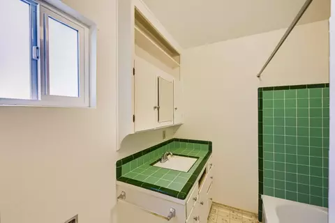 Bath - 1273 Darwin St, Seaside, CA 93955 photo 6 of 7