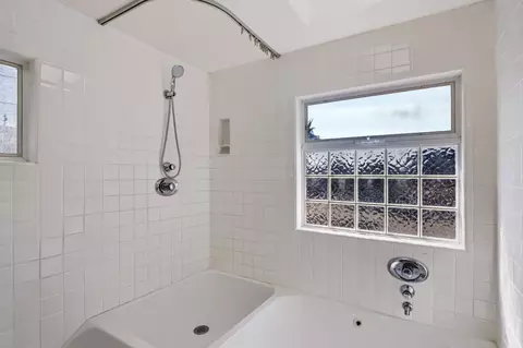 Bath - 1273 Darwin St, Seaside, CA 93955 photo 2 of 7