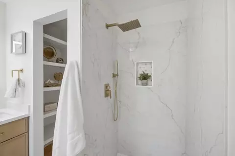 Bath - 22944 Longdown Rd, Cupertino, CA 95014 photo 2 of 4