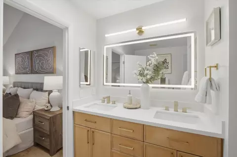 Bath - 22944 Longdown Rd, Cupertino, CA 95014 photo 3 of 4