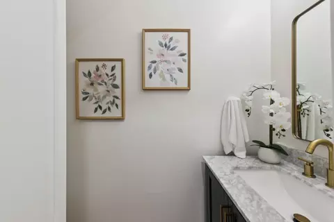 Bath - 1089 Oddstad Blvd, Pacifica, CA 94044 photo 1 of 2