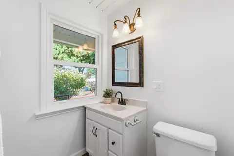 Bath - 382 E Duane Ave, Sunnyvale, CA 94085 photo 2 of 3