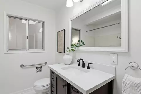 Bath - 382 E Duane Ave, Sunnyvale, CA 94085 photo 1 of 3