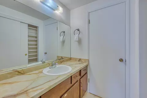 Bath - 1011 Hilby Ave D, Seaside, CA 93955 photo 4 of 5