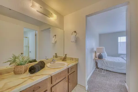 Bath - 1011 Hilby Ave D, Seaside, CA 93955 photo 2 of 5