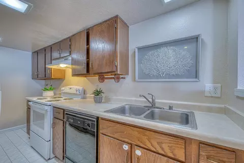 Kitchen - 1011 Hilby Ave D, Seaside, CA 93955 photo 2 of 4