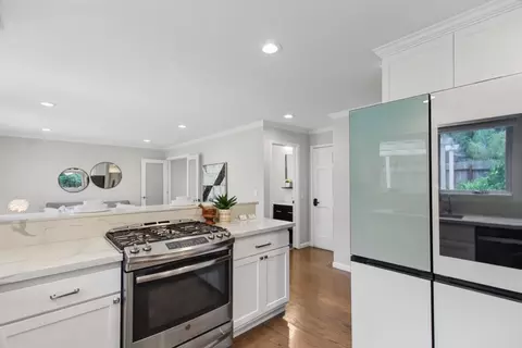 Kitchen - 211 Nataqua Ave, Pacifica, CA 94044 photo 3 of 7