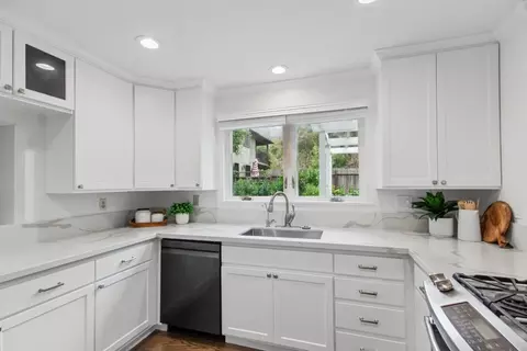 Kitchen - 211 Nataqua Ave, Pacifica, CA 94044 photo 2 of 7