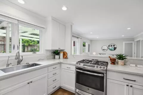 Kitchen - 211 Nataqua Ave, Pacifica, CA 94044 photo 4 of 7