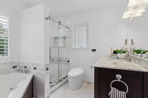Bath - 211 Nataqua Ave, Pacifica, CA 94044 photo 2 of 5