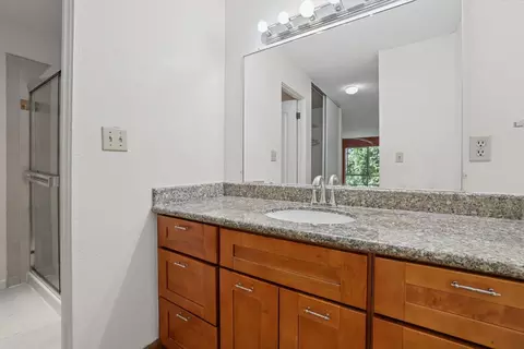 Bath - 1031 Crestview Dr 216, Mountain View, CA 94040 photo 3 of 8