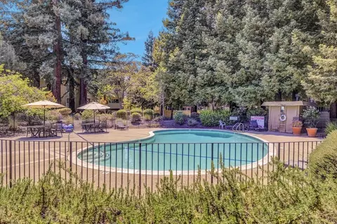 Exterior - 1031 Crestview Dr 216, Mountain View, CA 94040 photo 7 of 14