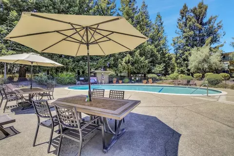 Exterior - 1031 Crestview Dr 216, Mountain View, CA 94040 photo 3 of 14