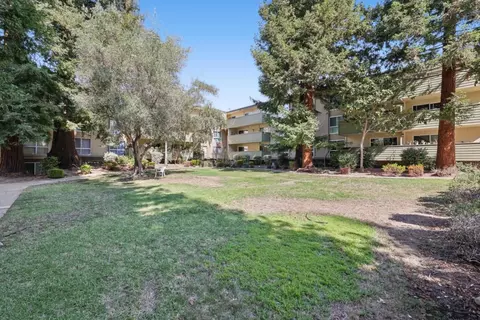 Exterior - 1031 Crestview Dr 216, Mountain View, CA 94040 photo 2 of 14