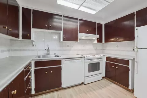 Kitchen - 1031 Crestview Dr 216, Mountain View, CA 94040 photo 2 of 4