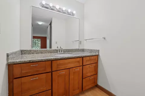 Bath - 1031 Crestview Dr 216, Mountain View, CA 94040 photo 2 of 8