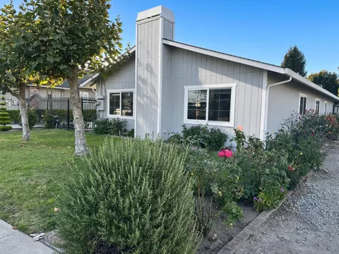 Exterior - 507 E Lake Ave, Watsonville, CA 95076 photo 4 of 6