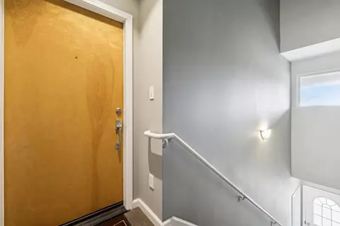 Entry Way - 146 Montecito Ave, Pacifica, CA 94044 photo 1 of 2